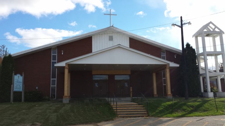 Church closure in Elliot Lake – English stays open, French closes